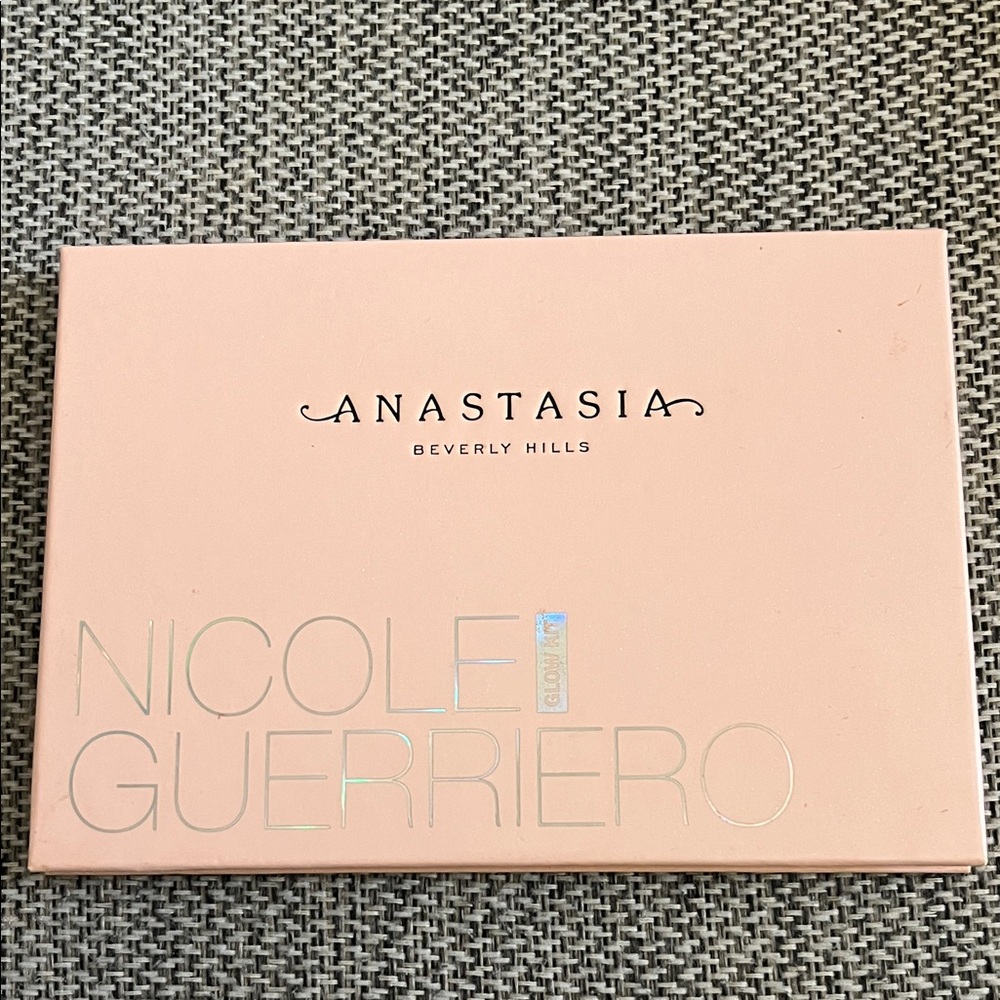 Anastasia Beverly Hills Nicole Guerriero Glow Kit